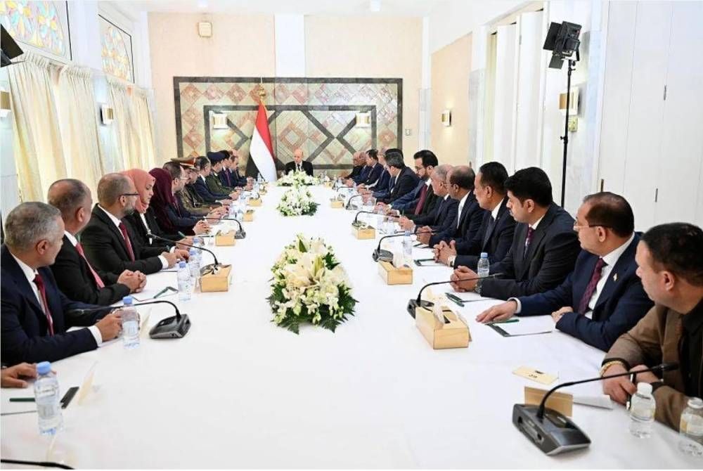 العليمي يرسم خارطة طريق صارمة أمام حكومة الزنداني