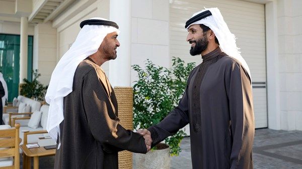 رئيس الدولة يستقبل ناصر بن حمد آل خليفة