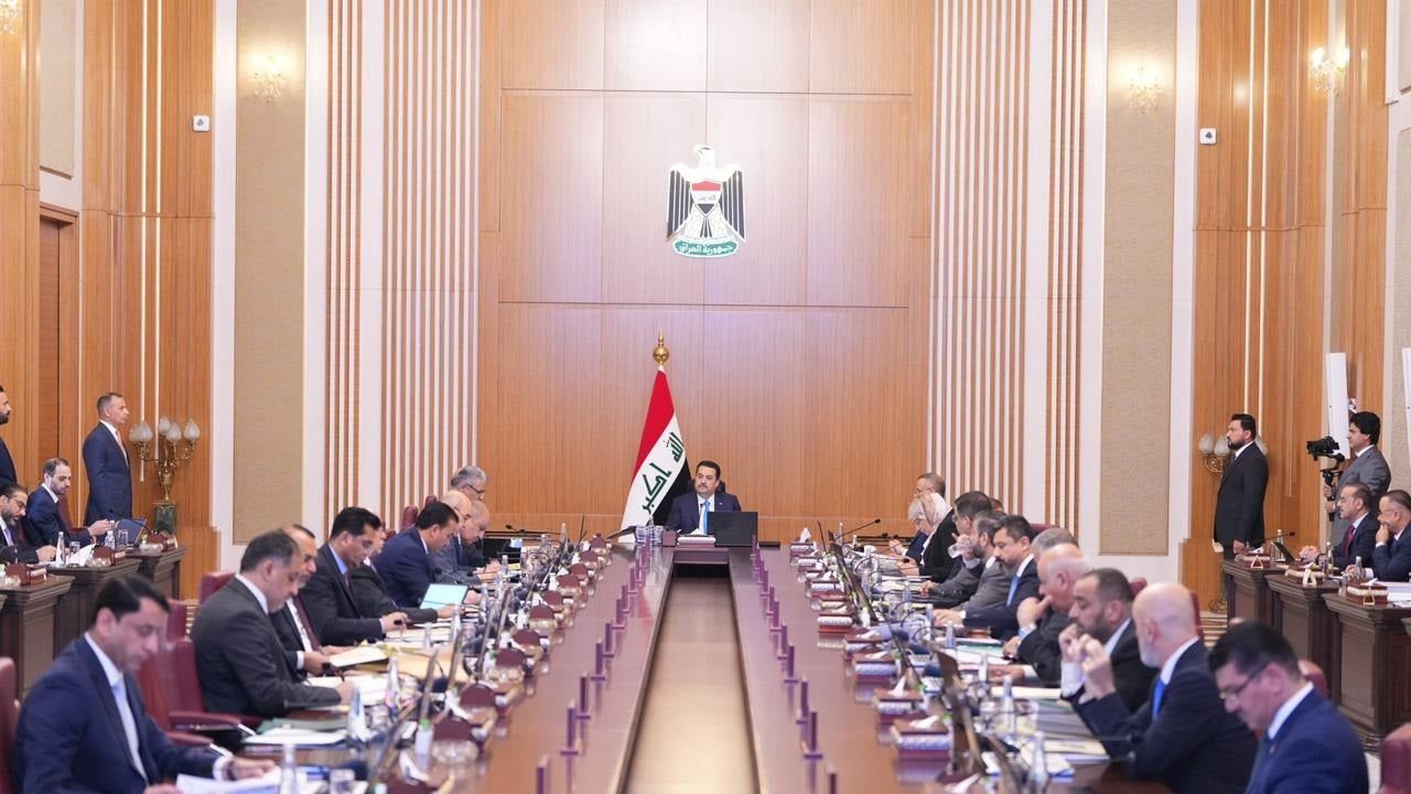 ضربة لـ"مافيا التهريب".. الحكومة تُجمد تراخيص المشتقات لـ5 سنوات وتفرض لغة "العدادات الذكية"