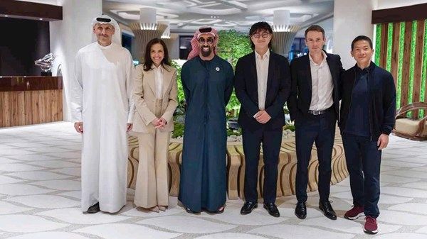 طحنون بن زايد يبحث تطورات الذكاء الاصطناعي مع «ميتا»