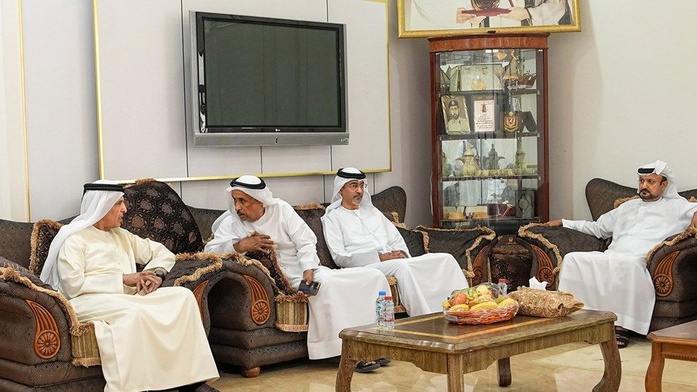 سعود بن صقر يعزي في وفاة مريم علي أبو ليلة