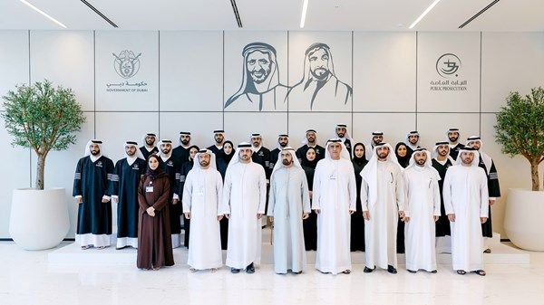 أمام محمد بن راشد.. 20 من أعضاء النيابة العامة الجُدد في دبي يؤدون اليمين القانونية
