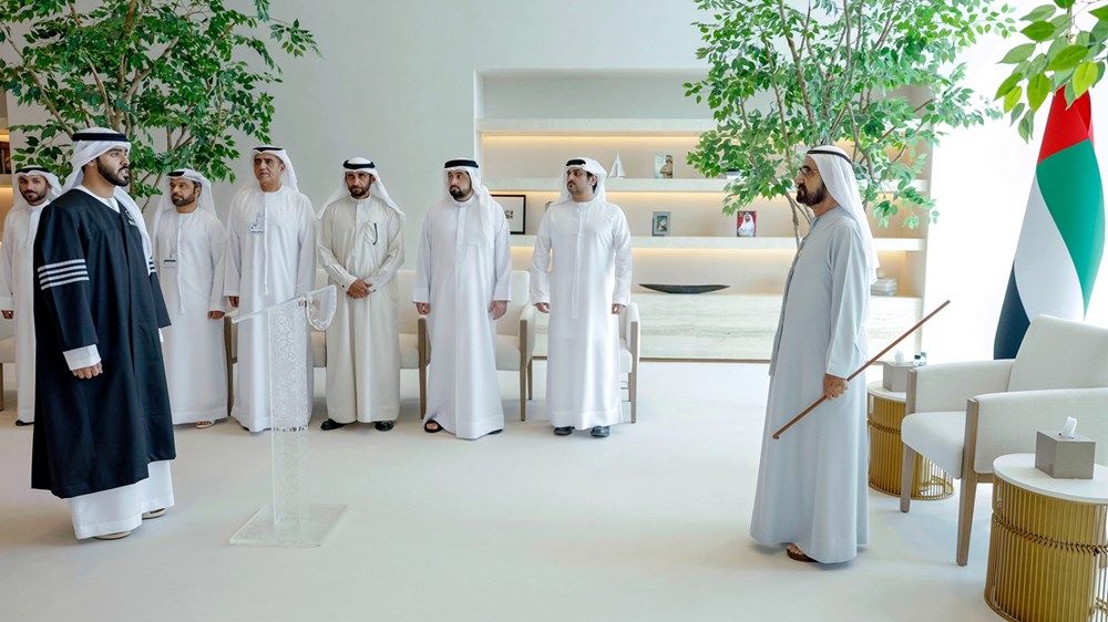 أمام محمد بن راشد.. 20 من أعضاء النيابة العامة الجُدد في دبي يؤدون اليمين القانونية