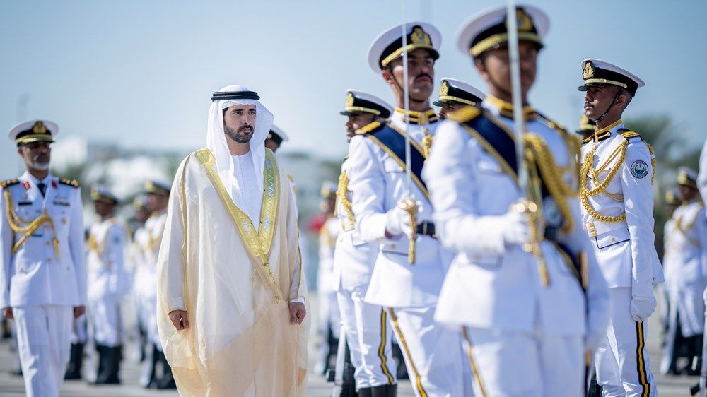 حمدان بن محمد يشهد تخريج الدورة الـ 26 من المرشحين البحريين بكلية راشد بن سعيد آل مكتوم البحرية