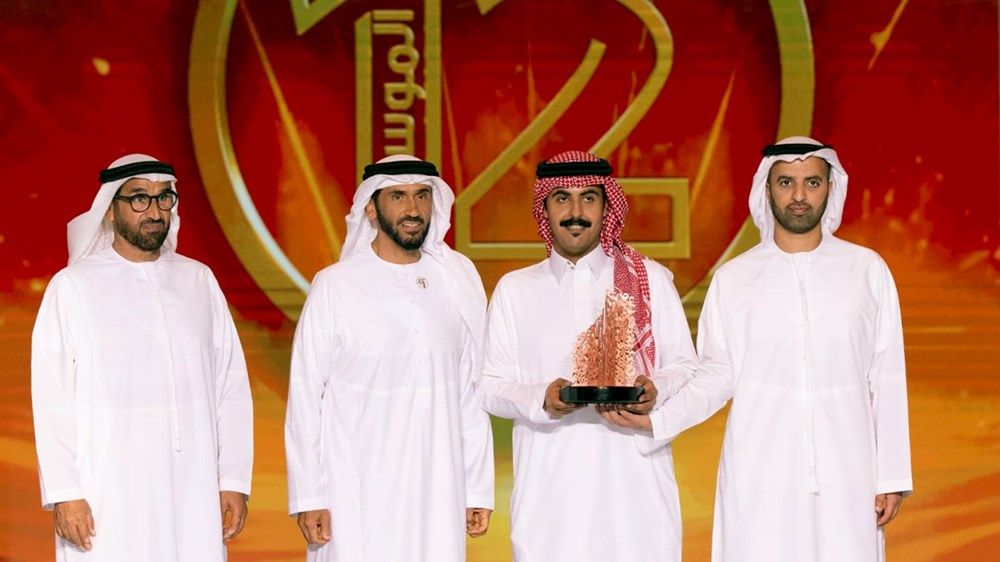 ولي عهد رأس الخيمة ونهيان بن زايد يتوجان الفائز في الموسم الـ12 لبرنامج شاعر المليون
