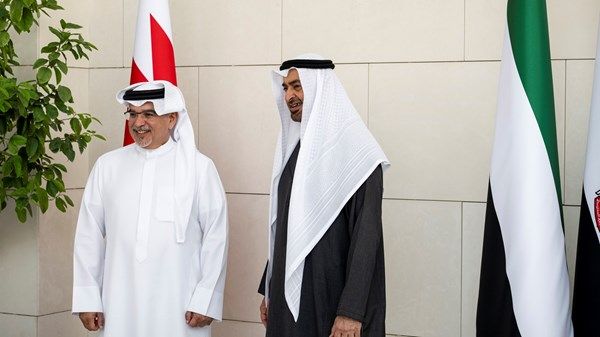 رئيس الدولة يستقبل ولي عهد البحرين