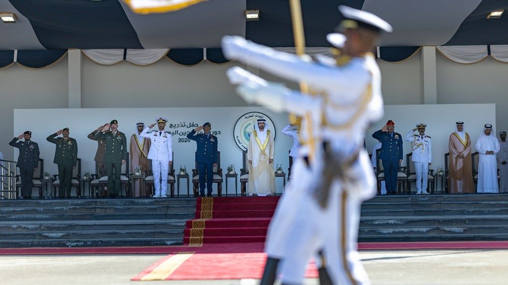 حمدان بن محمد يشهد تخريج الدورة الـ 26 من المرشحين البحريين بكلية راشد بن سعيد آل مكتوم البحرية