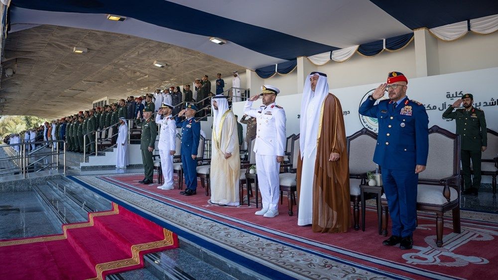 حمدان بن محمد يشهد تخريج الدورة الـ 26 من المرشحين البحريين بكلية راشد بن سعيد آل مكتوم البحرية