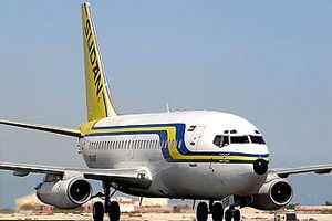 شاهد بالفيديو.. في مشهد مؤثر.. كابتن طائرة “سودانير” المتجهة إلى العاصمة الخرطوم ينهار بالبكاء أثناء مخاطبته الركاب