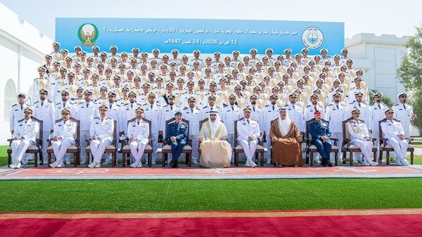 حمدان بن محمد يشهد تخريج الدورة الـ 26 من المرشحين البحريين بكلية راشد بن سعيد آل مكتوم البحرية