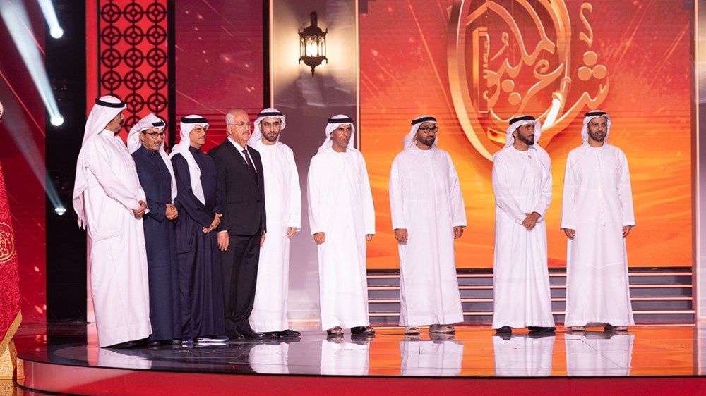 ولي عهد رأس الخيمة ونهيان بن زايد يتوجان الفائز في الموسم الـ12 لبرنامج شاعر المليون