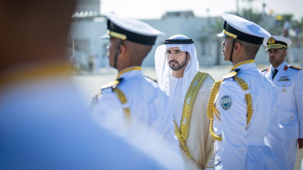 حمدان بن محمد يشهد تخريج الدورة الـ 26 من المرشحين البحريين بكلية راشد بن سعيد آل مكتوم البحرية