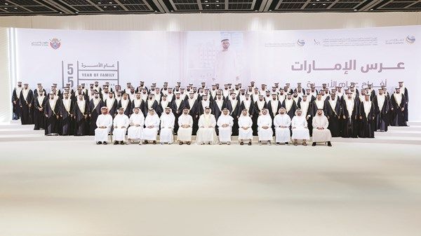 منصور بن محمد يحضر العرس الجماعي لموظفي إقامة وجمارك دبي