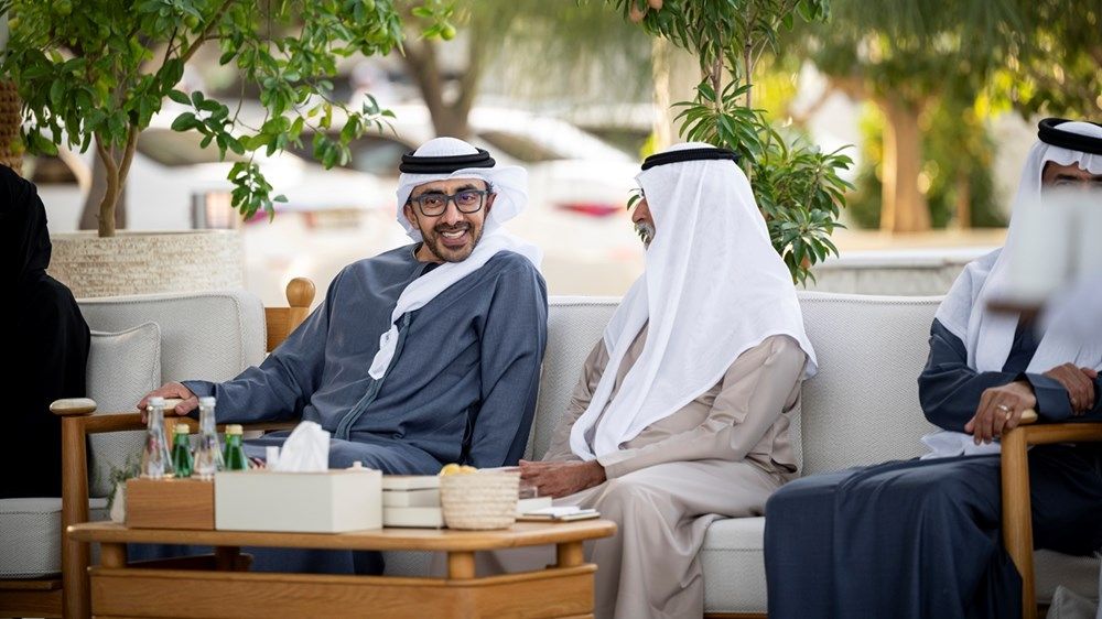 رئيس الدولة يستقبل ولي عهد البحرين