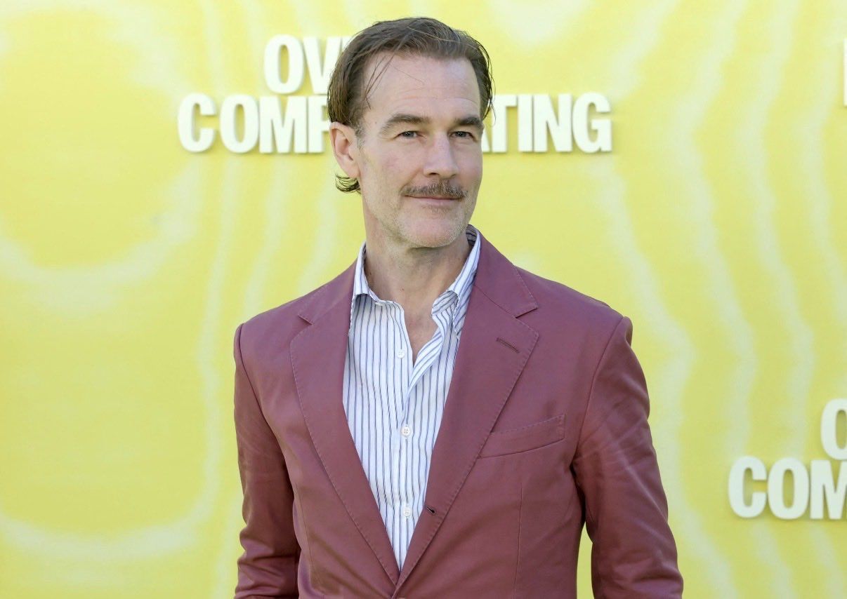 هوليوود تودّع جيمس فان دير بيك… نجم “Dawson’s Creek” يرحل بعمر ٤٨