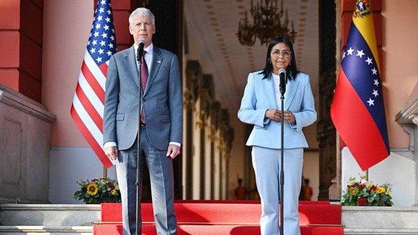 القائمة بأعمال رئيس فنزويلا تتلقى دعوة لزيارة أميركا