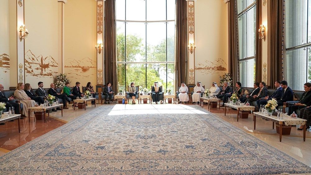 حاكم رأس الخيمة يستقبل وفداً من سفراء دول الاتحاد الأوروبي