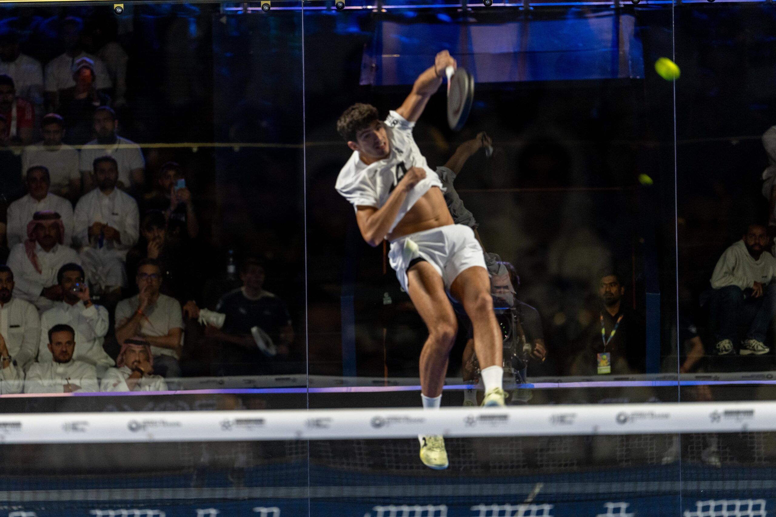 تأهل تابيا بعد انسحاب منافسيه… وبقية الفرق تحسم بطاقاتها في ربع النهائي ببطولة Premier Padel Riyadh Season P1