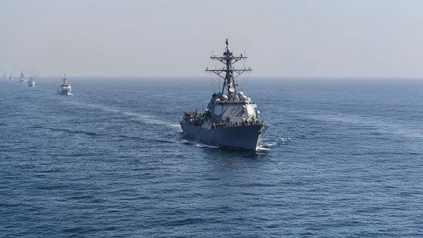 تصادم بين سفينتين تابعتين للبحرية الأميركية