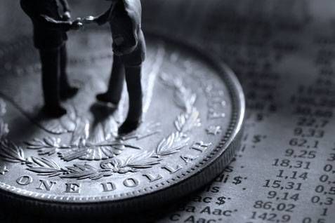 الدولار يتحرك في نطاق ضيق قبيل بيانات التضخم والين يتجه لتسجيل أقوى مكاسب أسبوعية في 15 شهرًا