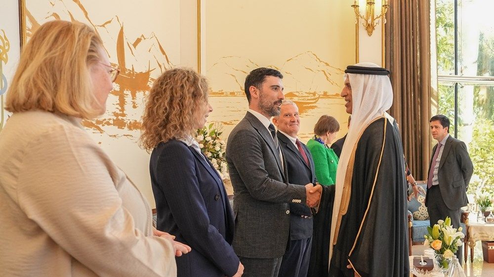 حاكم رأس الخيمة يستقبل وفداً من سفراء دول الاتحاد الأوروبي