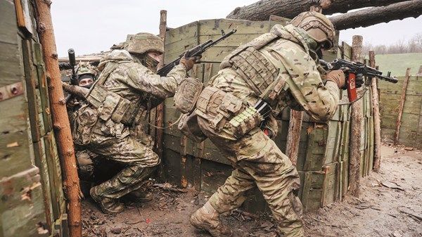بريطانيا تتعهد بدعم الدفاع الجوي الأوكراني
