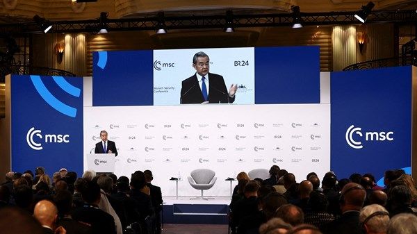 الصين: يجب أن تشارك أوروبا في مفاوضات أزمة أوكرانيا