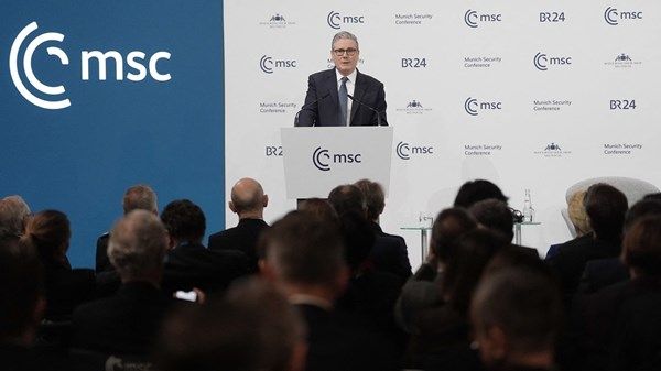 ستارمر يدعو إلى تكامل ​دفاعي أقوى بين الدول الأوروبية