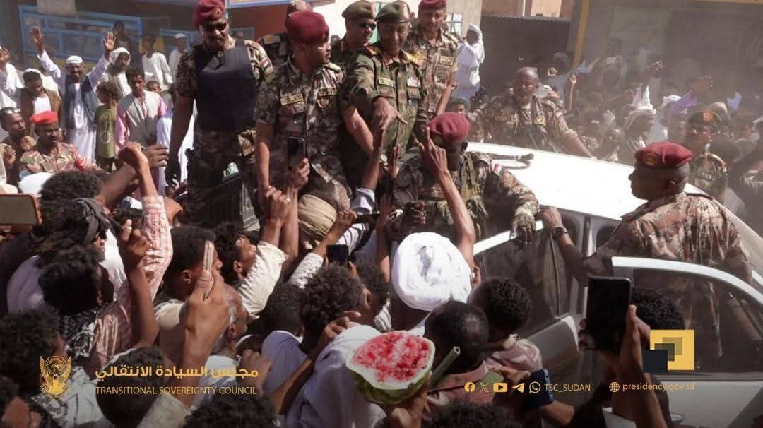 البرهان يزور منطقة أبو دليق ويشيد بالوقفة الصلبة لمواطنيها في وجه التمرد