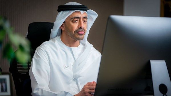 برئاسة عبدالله بن زايد.. مجلس التعليم والتنمية البشرية والمجتمع يناقش تنظيم استخدام الأطفال لمنصات التواصل الاجتماعي