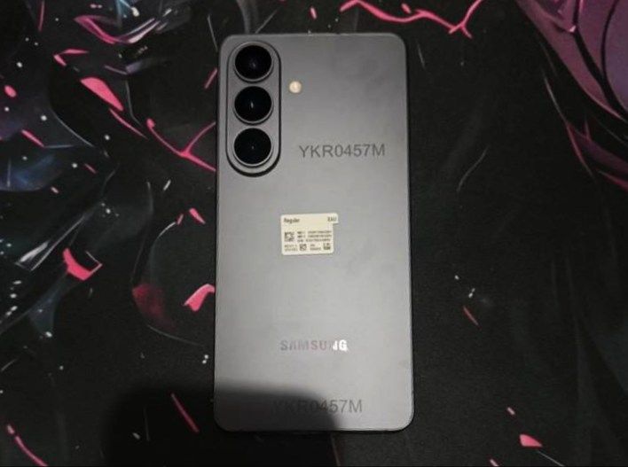 تكنولوجيا: ظهور مفاجئ لهاتف Samsung Galaxy S26 معروض للبيع مقابل 1,650 دولار قبل الإطلاق الرسمي