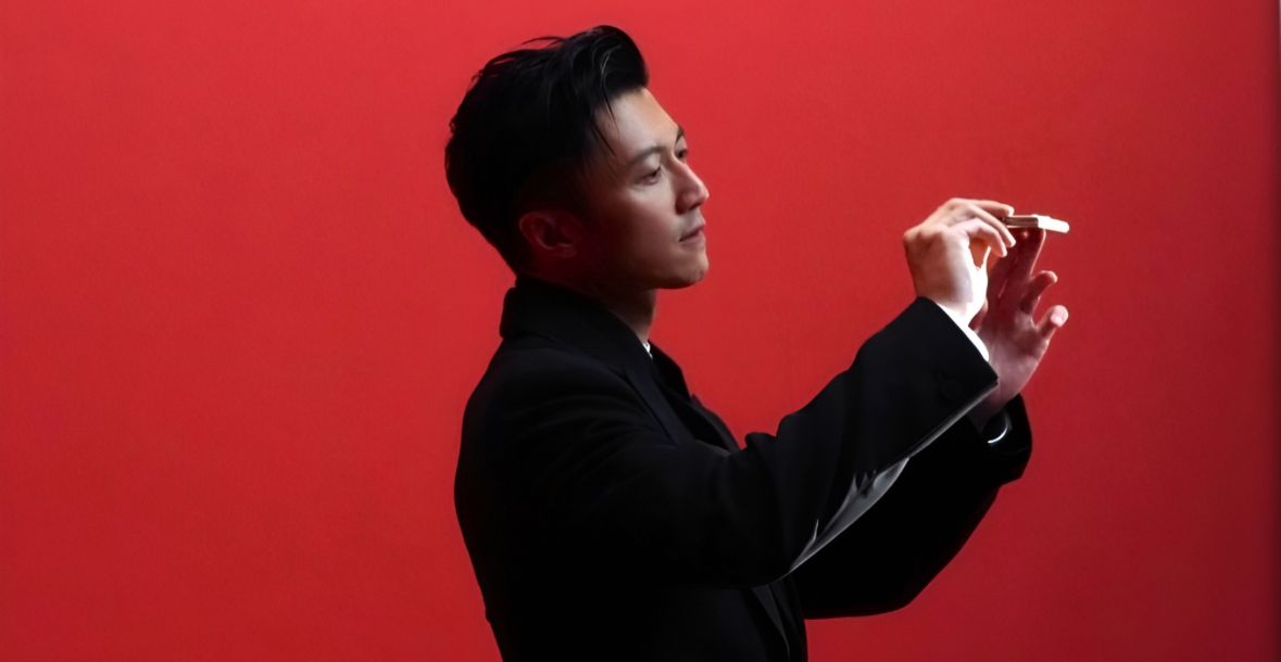 تكنولوجيا: Honor Magic V6 يظهر باللون الأحمر الداكن في أول صور مسربة بتصميم فائق النحافة