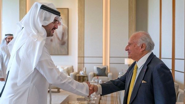 مكتوم بن محمد يلتقي رئيس مجلس إدارة شركتيّ «هونج كونج وشنغهاي للفنادق» و«سي إل بي القابضة للطاقة»