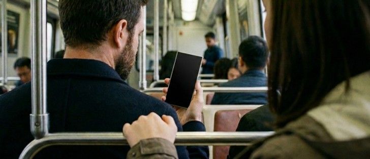 تكنولوجيا: سامسونج تجلب تقنية الشاشة ذات الخصوصية إلى MacBook من أبل بحلول 2029