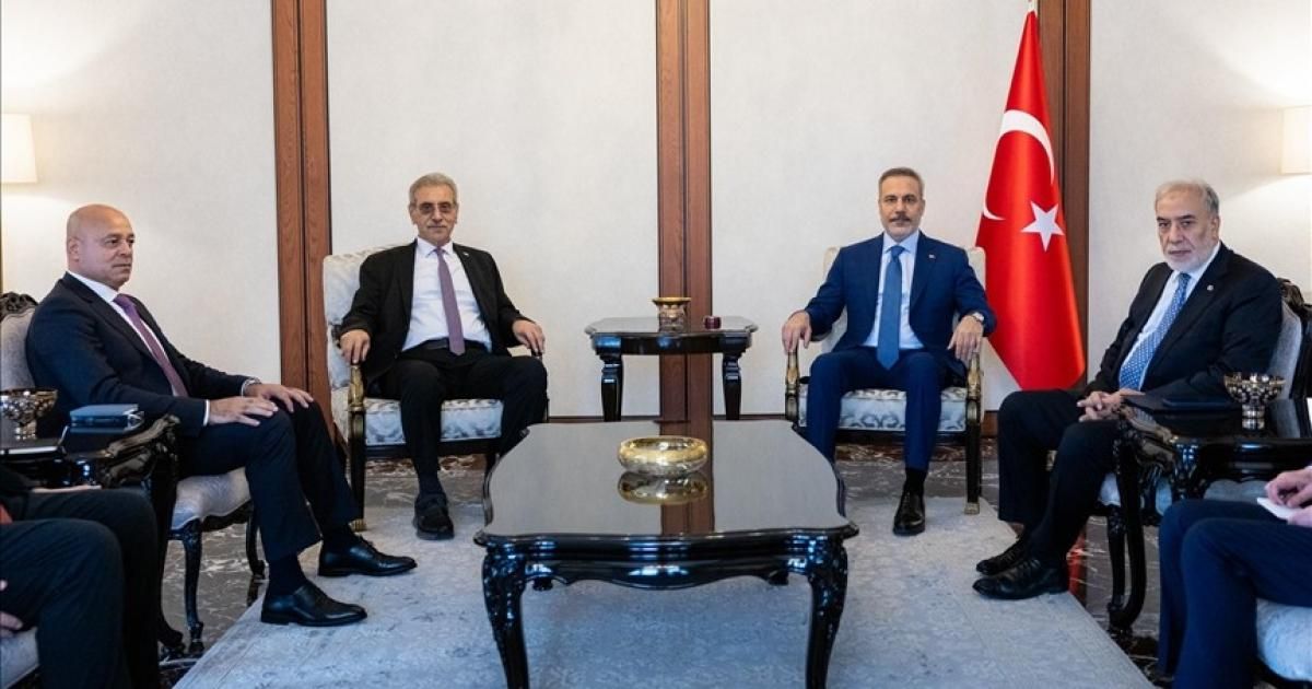 وزير الخارجية التركي يلتقي رئيس لجنة إدارة غزة ومسؤول ملفها الأمني