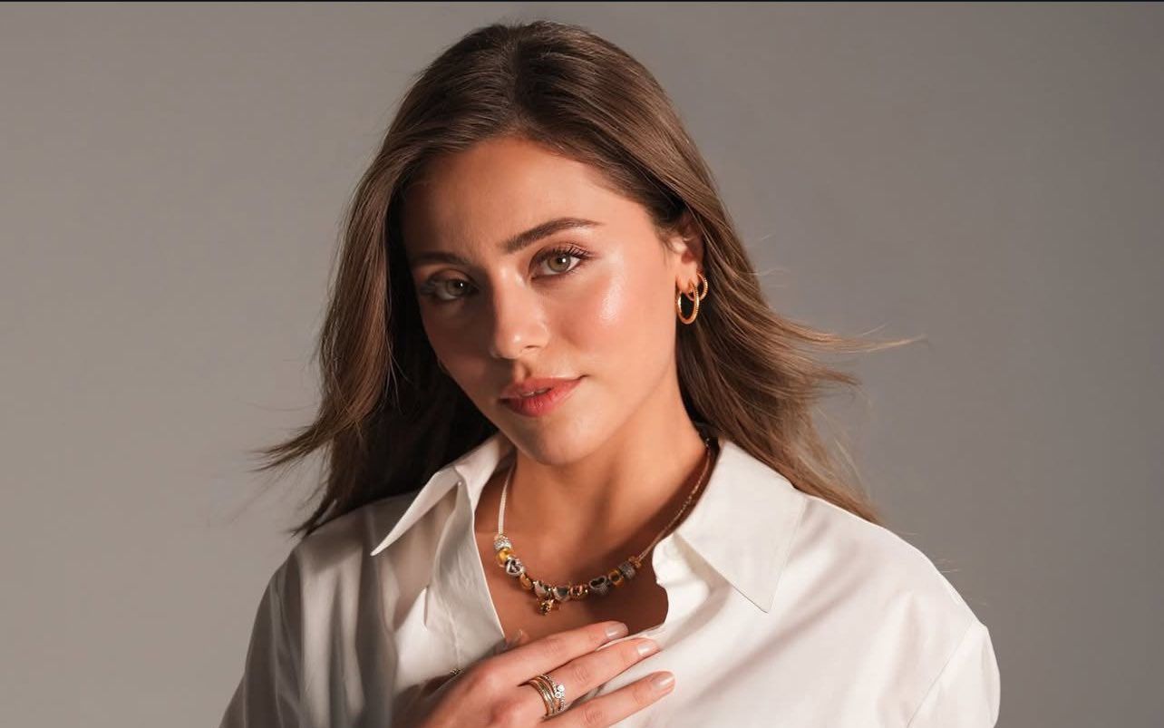 بعد “نعم” في ميلانو… سيلا تورك أوغلو نجمة “شراب التوت” تحدّد مكان زفافها