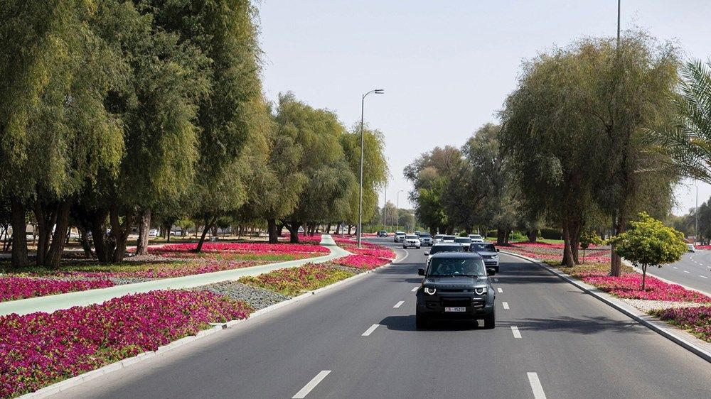 هزاع بن زايد يطلع على عدد من المشاريع التطويرية في منطقة العين