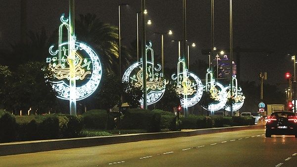 تشكيلات ضوئية تضيء أبوظبي احتفاءً بشهر رمضان