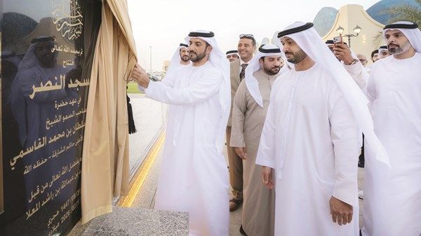 سلطان بن أحمد يفتتح مسجد النصر بمدينة الذيد