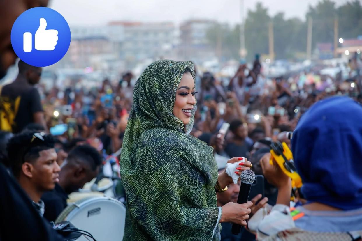 شاهد بالفيديو.. وسط حشود ضخمة وحراسة أمنية مشددة.. الفنانة إيمان الشريف تختتم حفلاتها الجماهيرية المجانية بحفل في شرق النيل