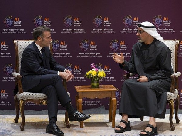 على هامش قمة تأثير الذكاء الاصطناعي.. ولي عهد أبوظبي والرئيس الفرنسي يبحثان آفاق تعزيز التعاون