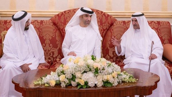 حمد الشرقي يستقبل المهنئين بشهر رمضان بحضور ولي عهد الفجيرة