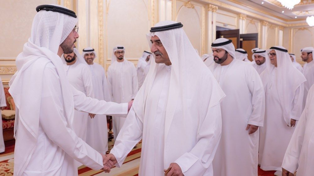 حمد الشرقي يستقبل المهنئين بشهر رمضان بحضور ولي عهد الفجيرة