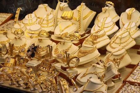 الذهب يرتفع مدعوماً بالطلب على الملاذات الآمنة رغم صعود الدولار