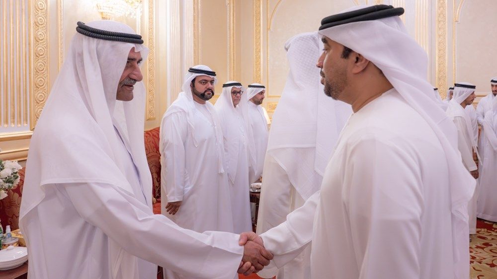 حمد الشرقي يستقبل المهنئين بشهر رمضان بحضور ولي عهد الفجيرة