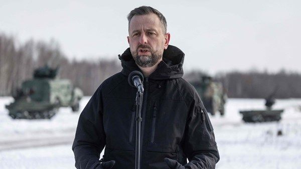 بولندا تحث دولا أوروبية على زيادة الإنفاق العسكري