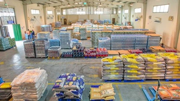 بلدية الظفرة تطرح سلعاً رمضانية مخفضة عبر 13 منفذاً و«تم»