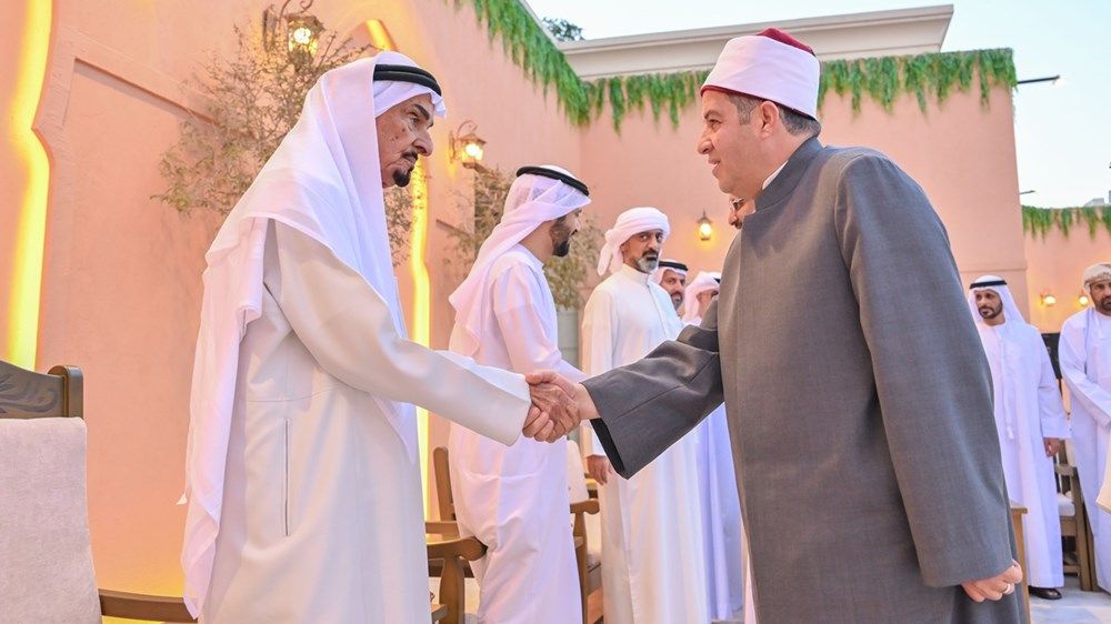 حاكم عجمان وولي عهده يستقبلان ضيوف رئيس الدولة وعدداً من المسؤولين