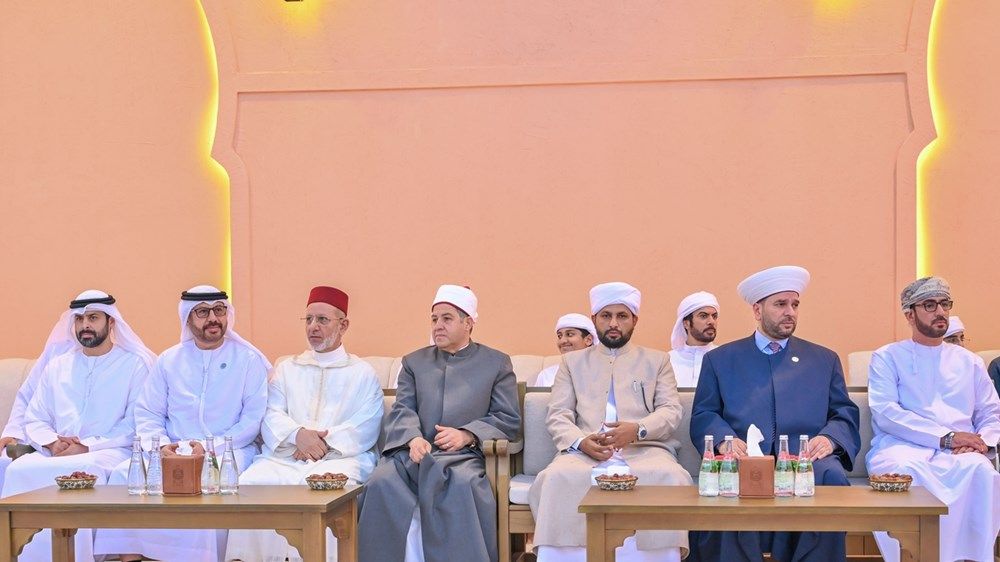 حاكم عجمان وولي عهده يستقبلان ضيوف رئيس الدولة وعدداً من المسؤولين