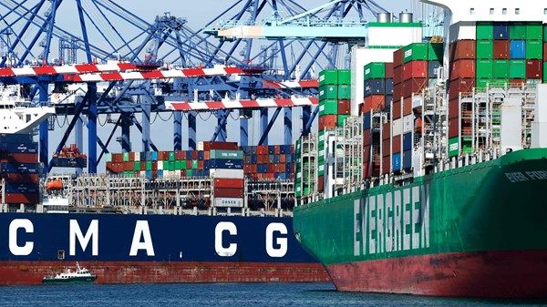 ترامب يعلن زيادة الرسوم الجمركية الدولية للولايات المتحدة